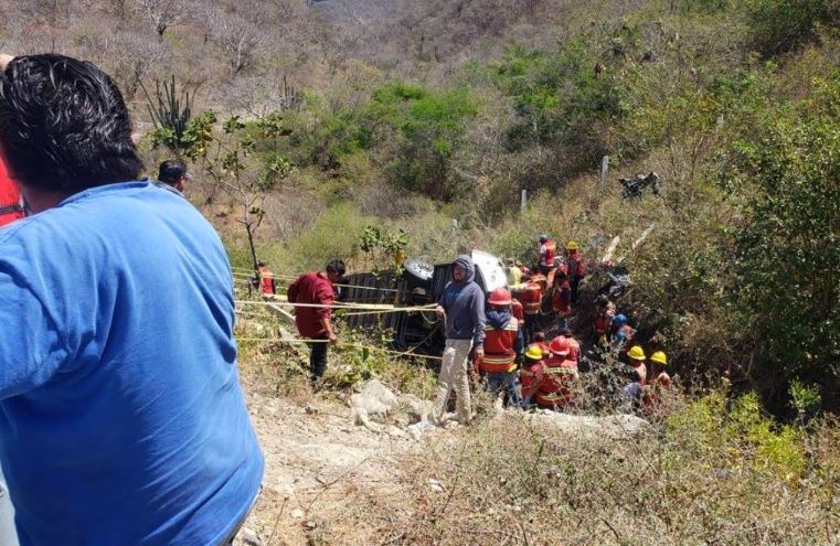 Familiares de víctimas del autobús volcado en Oaxaca aceptan reunirse con Sheinbaum; «me gustaría para agradecerle», dicen