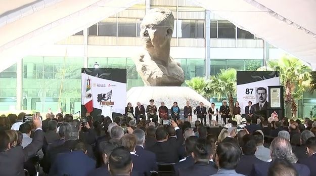 Sheinbaum: Hoy comienza la integración vertical de Pemex para fortalecerla; reconoce a Cuauhtémoc Cárdenas por defensa de la soberanía