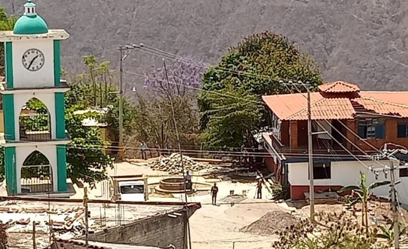 Párroco de la iglesia católica en Mazatlán de Villa de Flores se apropia de terrenos comunitarios, denuncian autoridades