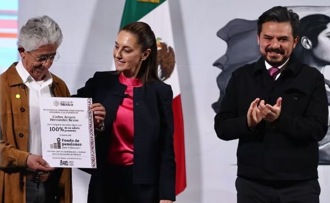 Maestros y maestras recibirán pensión de 16 mil pesos: Martí Batres; Fovissste congela 240 mil créditos Maestros y maestras recibirán pensión de 16 mil pesos: Martí Batres; Fovissste congela 240 mil créditos