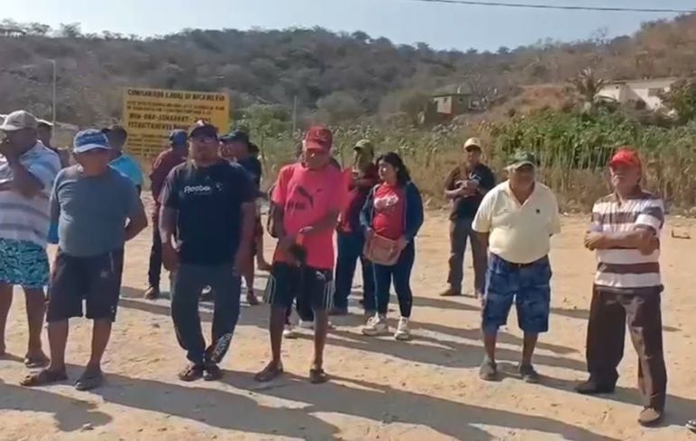 Pescadores alertan de al menos 10 hechos de contaminación de Pemex durante 2025 en playas de Salina Cruz, Oaxaca Pescadores alertan de al menos 10 hechos de contaminación de Pemex durante 2025 en playas de Salina Cruz, Oaxaca