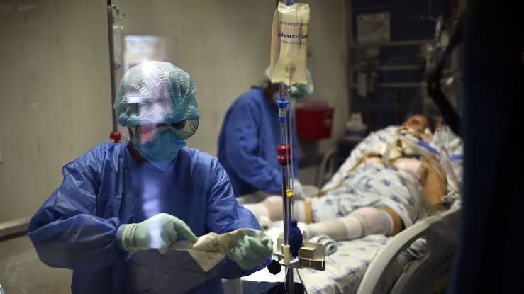 Aumentan los contagios por Covid-19 en Oaxaca; cuatro municipios en semáforo rojo y 10 hospitales al tope Aumentan los contagios por Covid-19 en Oaxaca; cuatro municipios en semáforo rojo y 10 hospitales al tope