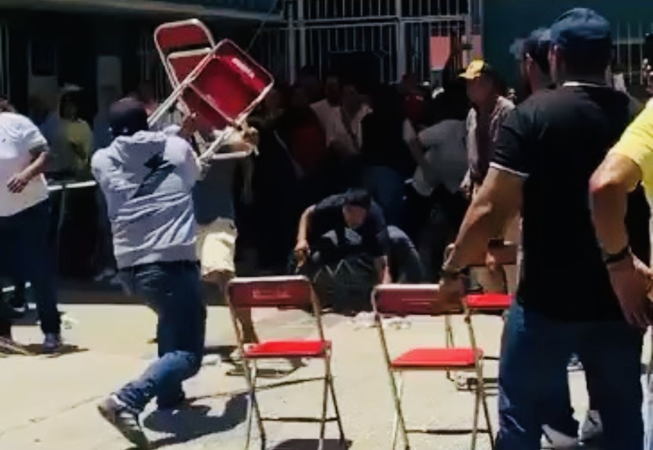 Violencia electoral en Ixcotel: disputa por agencia municipal termina en trifulca y detenciones en Santa Lucía del Camino Violencia electoral en Ixcotel: disputa por agencia municipal termina en trifulca y detenciones en Santa Lucía del Camino