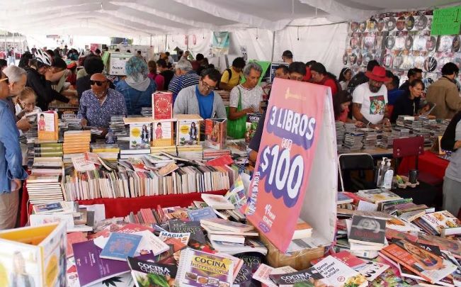 La industria editorial mexicana celebra con incertidumbre el Día Mundial del Libro