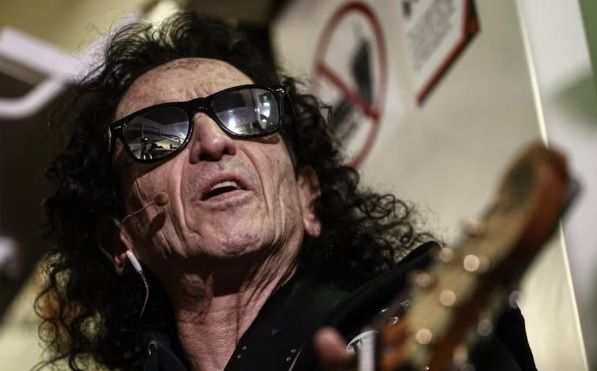 Alex Lora se deslinda de los narcocorridos; no considera que el tema que escribió sobre Caro Quintero lo sea