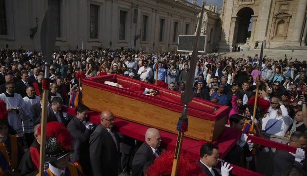 Papa Francisco: miles de personas le dicen adiós en la Basílica de San Pedro; sigue en vivo la despedida del Pontífice