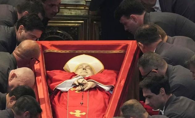 Concluye capilla ardiente del papa Francisco; cierran el féretro rumbo al funeral del Pontífice Concluye capilla ardiente del papa Francisco; cierran el féretro rumbo al funeral del Pontífice