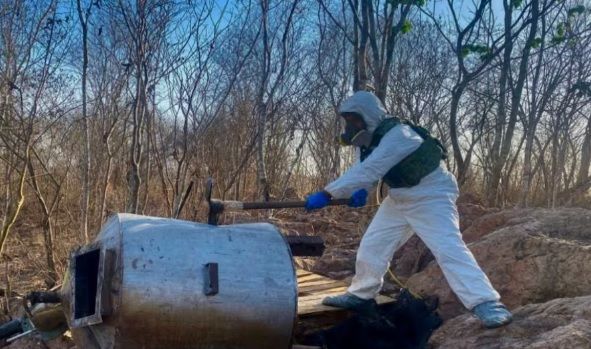 Ejército halla centro de precursores químicos en Sinaloa; aseguran tambos y equipo para drogas sintéticas