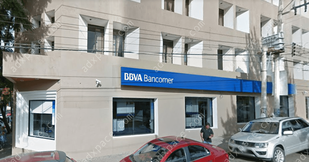 BBVA México se disculpa tras obligar a adulta mayor de 96 años a acudir en camilla a sucursal en Oaxaca