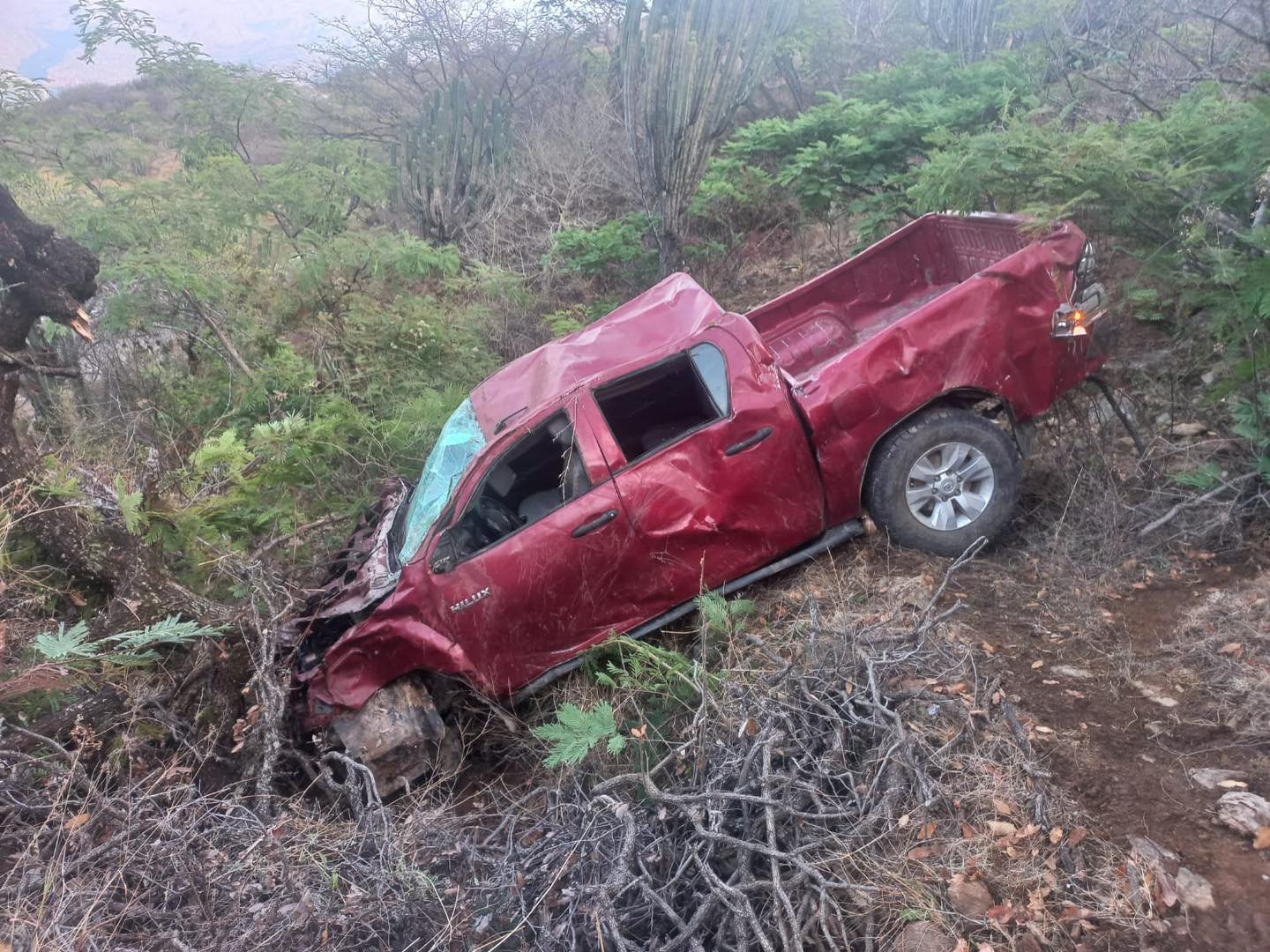 Volcadura en carretera Cuicatlán-Concepción Pápalo deja varios lesionados, Oaxaca