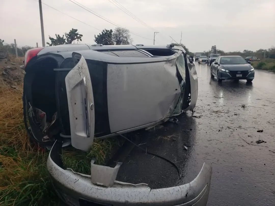 Accidente en la Curva de Mondi deja a conductor de Cuicatlán con lesiones, Oaxaca 