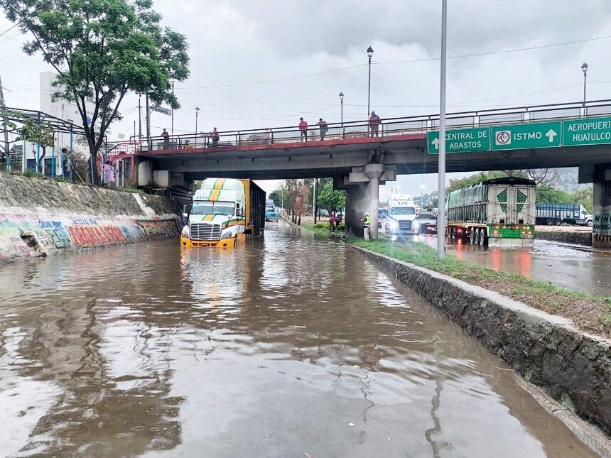 Pronostican lluvias fuertes y actividad eléctrica para este viernes en Oaxaca