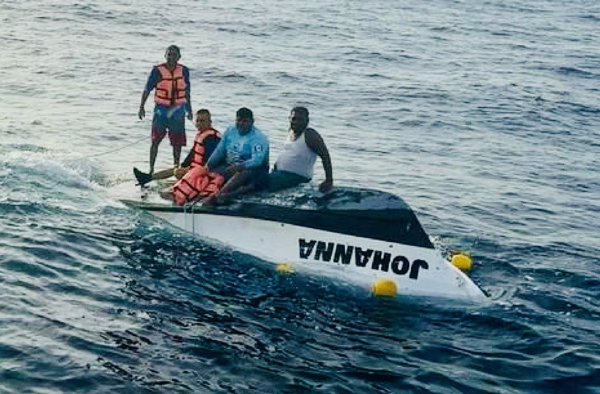 Actualización: Rescatan con vida a tripulación de embarcación Johanna que participaba en torneo de pesca en Huatulco 
