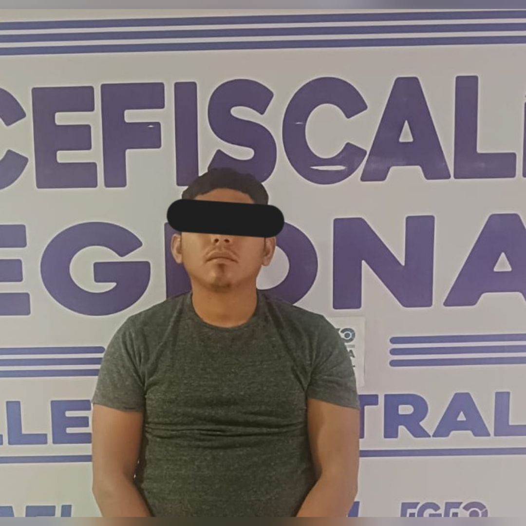 Policía municipal de Juchitán es detenido por presunto narcomenudeo y portación ilegal de arma Policía municipal de Juchitán es detenido por presunto narcomenudeo y portación ilegal de arma