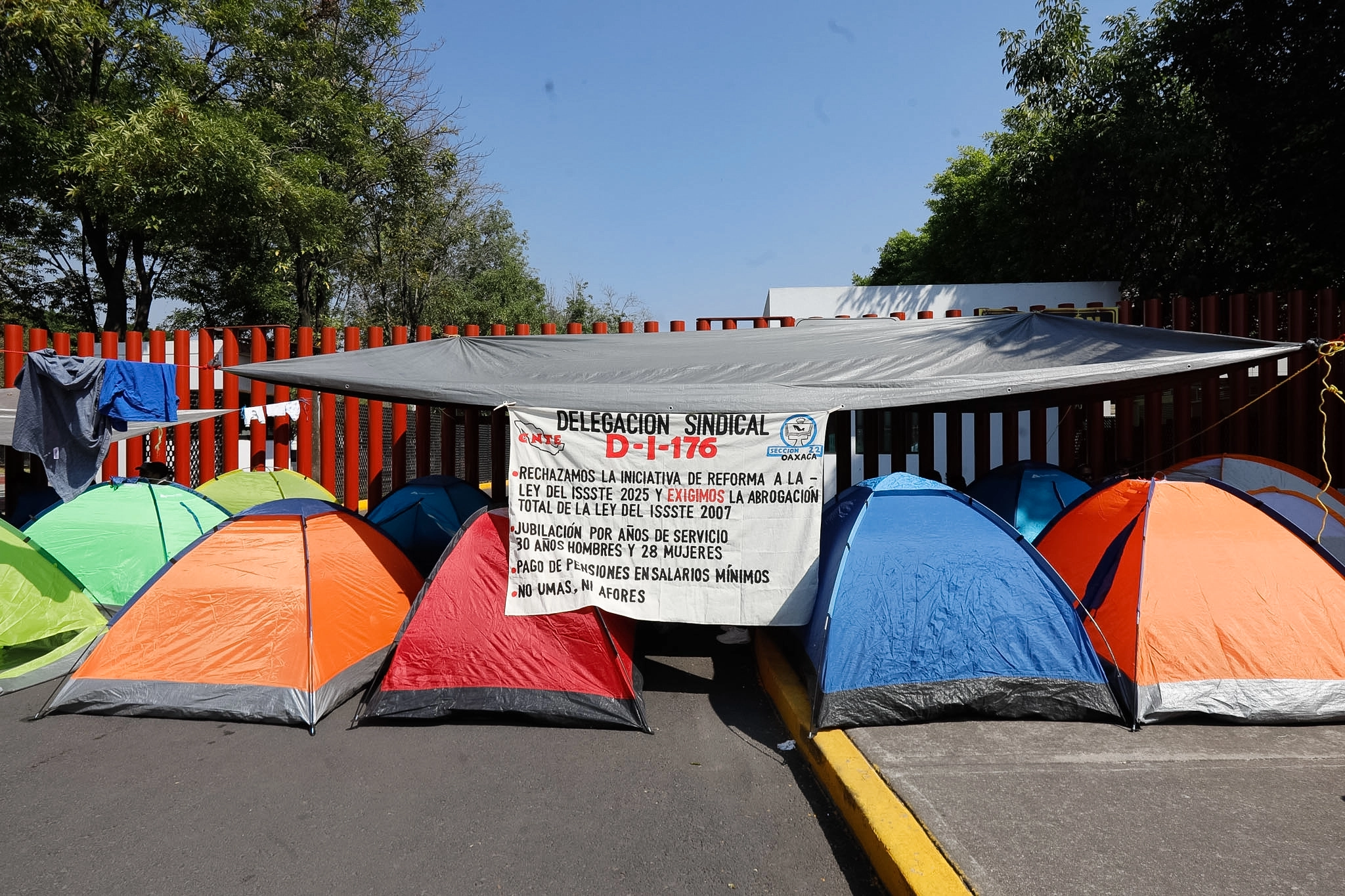 Derogar la Ley del ISSSTE costaría 1.5 billones de pesos: continúa el paro magisterial en Oaxaca