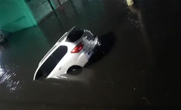 Inundaciones regresan a la “zona cero” de Chalco; vecinos reportan daños en viviendas y calles