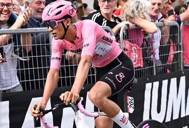 El ciclista mexicano Isaac Del Toro aumenta su ventaja en el liderato del Giro de Italia; termina tercero en la etapa 13