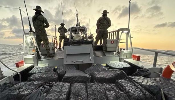 Aseguran tonelada y media de cocaína frente a costas de Jalisco; suma afectación económica de más de 362 mdp al crimen organizado