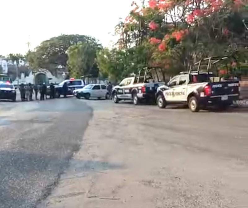 Hallan cuerpos embolsados en panteón municipal de Pinotepa Nacional, Oaxaca Hallan cuerpos embolsados en panteón municipal de Pinotepa Nacional, Oaxaca