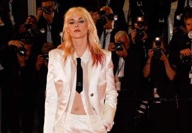Kristen Stewart debuta como directora en Cannes; dice que ser una mujer «es una experiencia violenta» Kristen Stewart debuta como directora en Cannes; dice que ser una mujer «es una experiencia violenta»