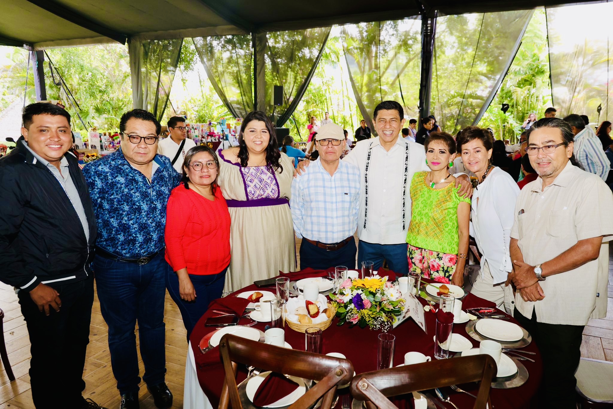 Salomón Jara celebra haber saldado la “deuda histórica con periodistas de Oaxaca” agremiando a 74 al régimen del IMSS Salomón Jara celebra haber saldado la “deuda histórica con periodistas de Oaxaca” agremiando a 74 al régimen del IMSS