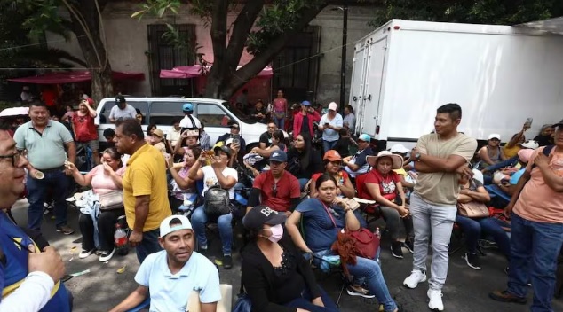 Entre raspados y protestas, CNTE espera respuestas en Gobernación; «ojo por ojo, diente por diente, la cuenta está pendiente», señalan