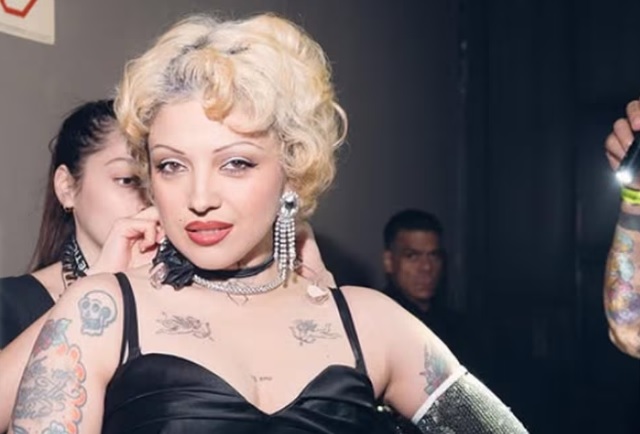 Mon Laferte debuta en teatro con «Cabaret»; la cantante cumplirá su sueño de hacer teatro musical