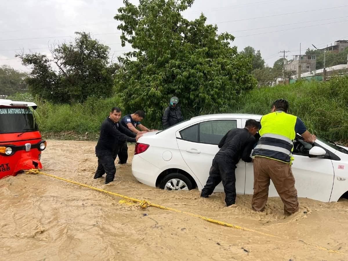 Fuertes lluvias en el Valle Central inundan Santa Lucía del Camino y San Antonio de la Cal en Oaxaca Fuertes lluvias en el Valle Central inundan Santa Lucía del Camino y San Antonio de la Cal en Oaxaca