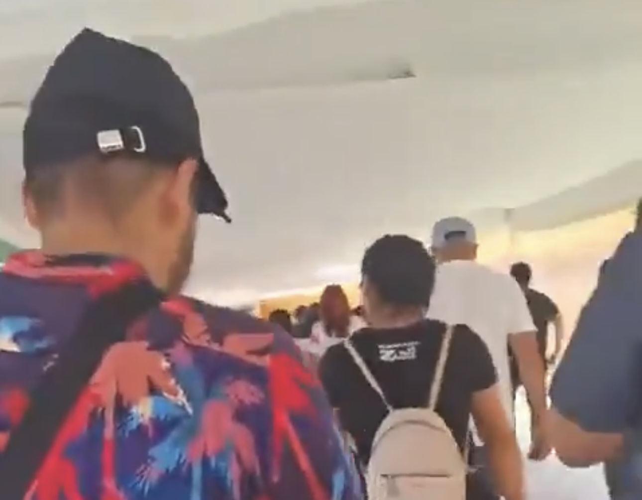 Productores toman taquillas de la Feria del Mezcal en Centro de Convenciones; protestan por abusos y falta de apoyo