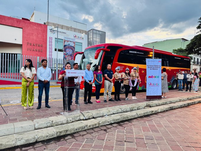 Turismo en Guelaguetza 2025: gobierno presume cifras récord, hoteleros denuncian caída y temporada austera