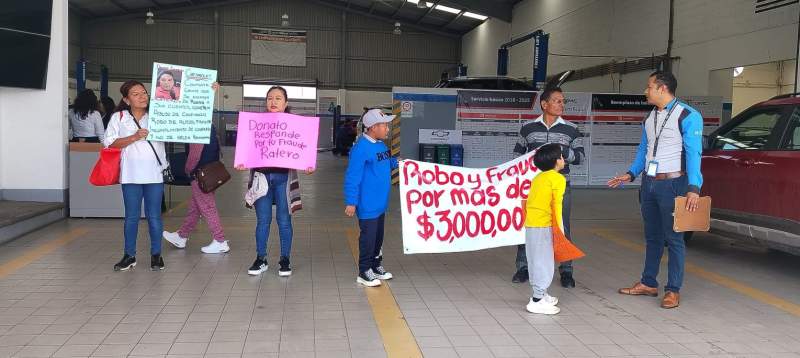 Clientes denuncian fraude en agencia Chevrolet Oaxaca; Fiscalía investiga a exgerente y empleados por estafa Clientes denuncian fraude en agencia Chevrolet Oaxaca; Fiscalía investiga a exgerente y empleados por estafa
