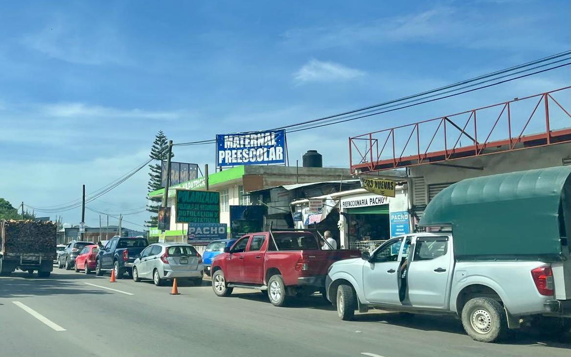 Caos e irregularidades emergen en los centros de verificación vehicular de #Oaxaca; es medida recaudatoria, más que ecológica Caos e irregularidades emergen en los centros de verificación vehicular de #Oaxaca; es medida recaudatoria, más que ecológica