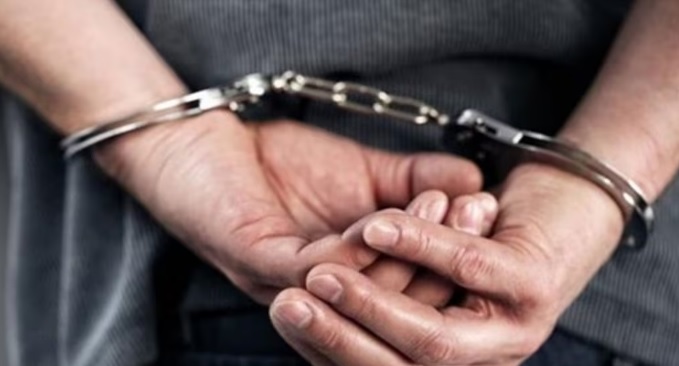 Arrestan a maestro en Tapachula, Chiapas, denunciado por alumna durante clausura de cursos; lo acusan de hostigamiento y acoso sexual
