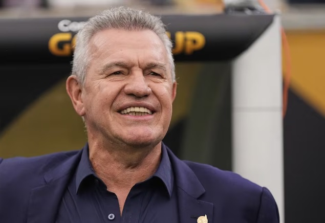 La alegría de Javier Aguirre tras ganar la Copa Oro; «una cerveza no me la quita ni Dios», declaró