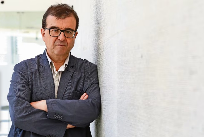 La Iglesia católica creció mucho y murió de éxito: Javier Cercas