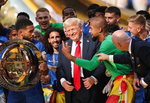 Donald Trump entregó el trofeo de campeón en el Mundial de Clubes; fue parte del festejo del Chelsea