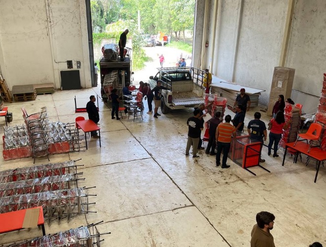 Gobierno federal inicia la entrega de mobiliario a más de 11 mil escuelas de Oaxaca Gobierno federal inicia la entrega de mobiliario a más de 11 mil escuelas de Oaxaca