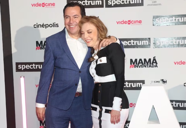 La historia de amor entre Laura Flores y Lalo Salazar ya escaló a lo legal: «En una de esas saco chamba de este desastre» La historia de amor entre Laura Flores y Lalo Salazar ya escaló a lo legal: «En una de esas saco chamba de este desastre»