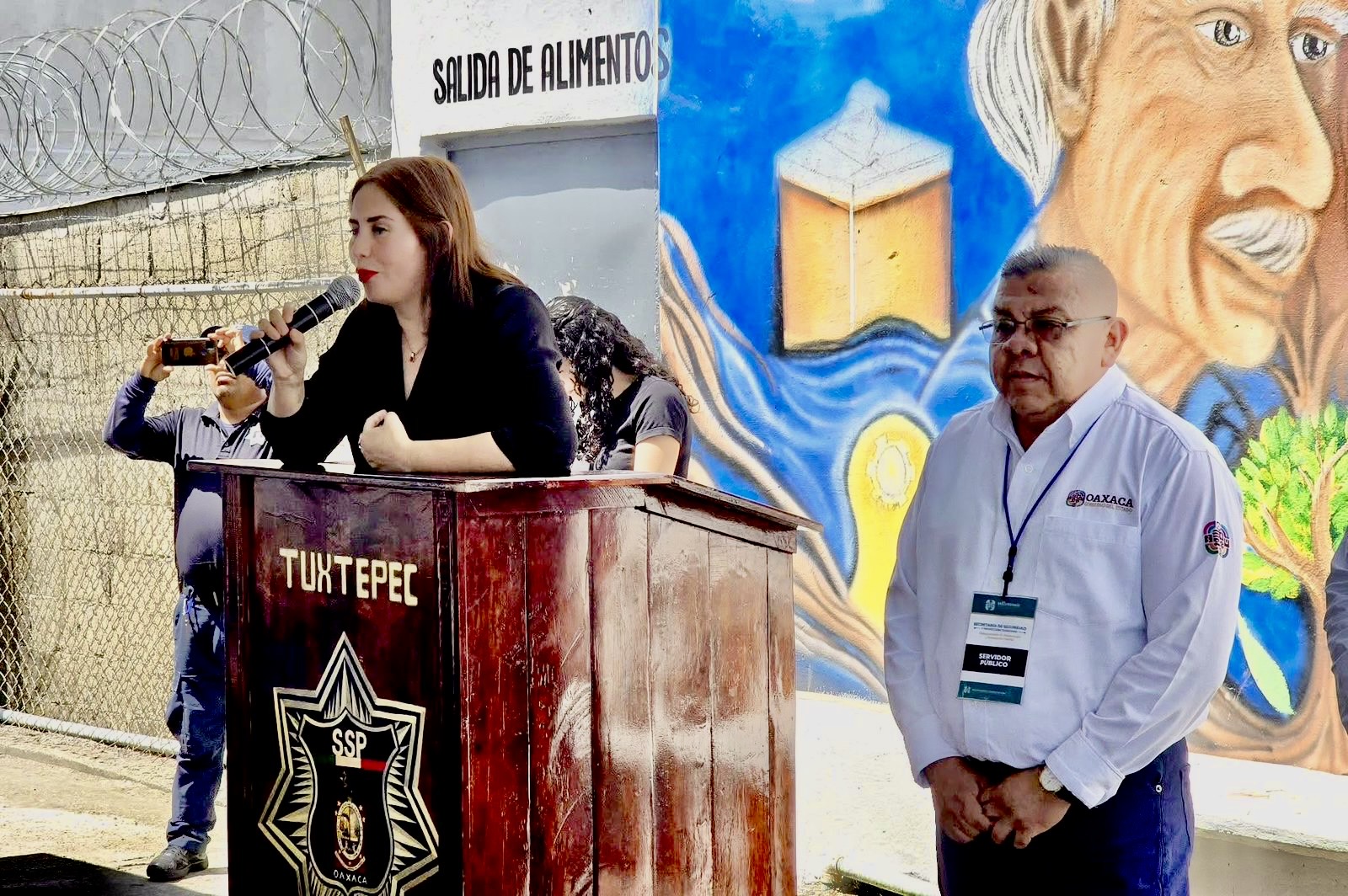 Acusan a directora del penal de Tuxtepec de corrupción, abusos y riesgo de motín con protección oficial