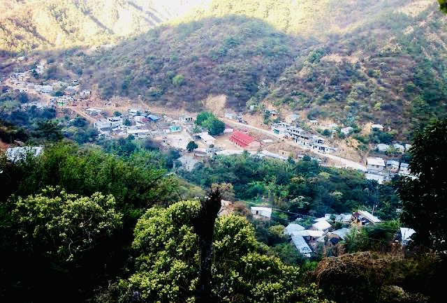 Regresan a los mixes más de 250 familias de Guadalupe Victoria, #Oaxaca, que fueron desplazadas por conflicto agrario Regresan a los mixes más de 250 familias de Guadalupe Victoria, #Oaxaca, que fueron desplazadas por conflicto agrario