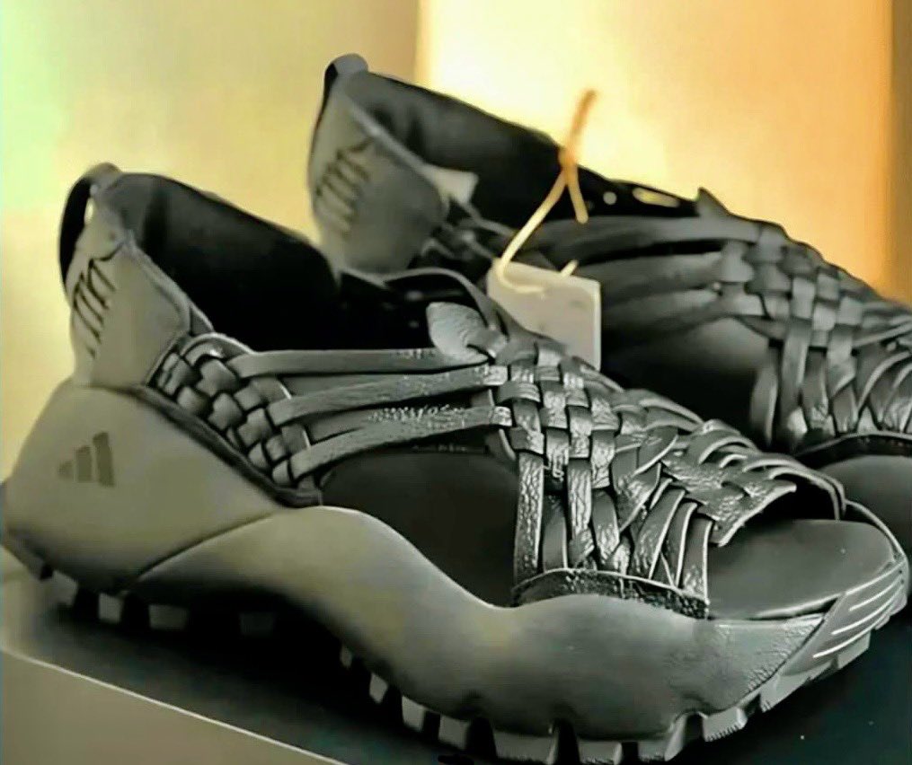 POLÍTICA EXPRÉS | * Un distractor con huaraches para tapar el derroche de la Guelaguetza POLÍTICA EXPRÉS | * Un distractor con huaraches para tapar el derroche de la Guelaguetza