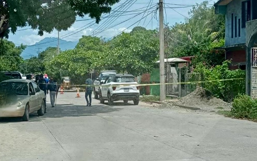 Sujetos que viajaban en una camioneta negra atacan a balazos a una mujer en Santa María Jalapa del Marqués, #Oaxaca