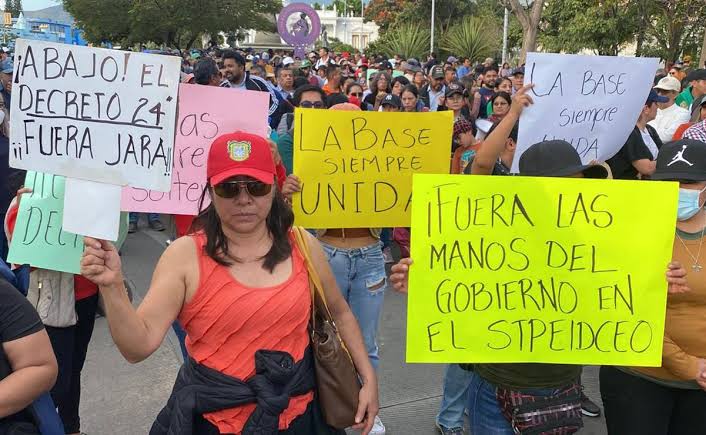 Reinstalación tras Decreto 24 no es justicia, sino estrategia política de Jara frente a la revocación de mandato, señalan extrabajadores despedidos Reinstalación tras Decreto 24 no es justicia, sino estrategia política de Jara frente a la revocación de mandato, señalan extrabajadores despedidos