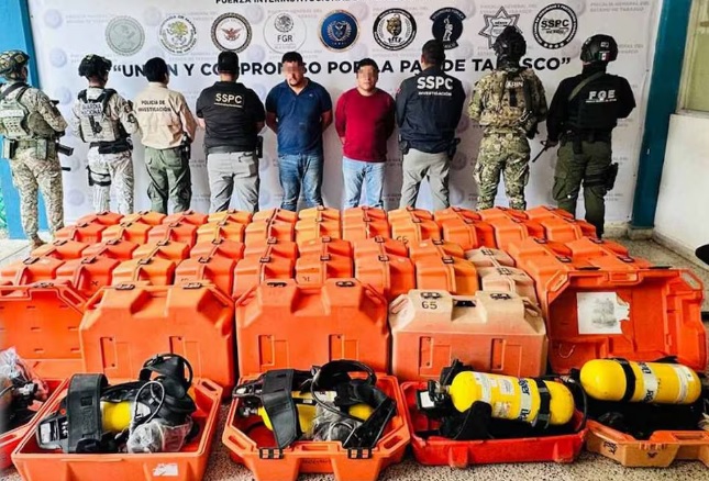 Caen dos «piratas» por robo a plataforma de Pemex en Campeche; recuperan 30 equipos sustraídos y aseguran embarcación Caen dos «piratas» por robo a plataforma de Pemex en Campeche; recuperan 30 equipos sustraídos y aseguran embarcación