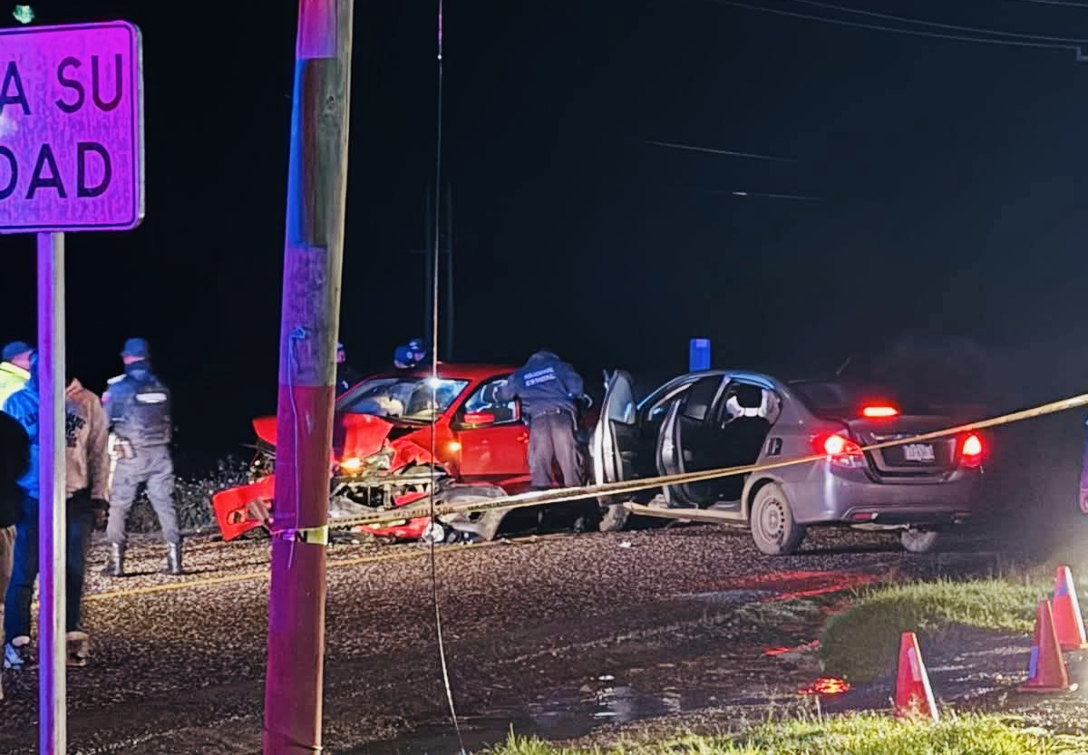 Chocan dos autos en la carretera Yucudá-Pinotepa, a la altura de Teposcolula; reportan un conductor fallecido Chocan dos autos en la carretera Yucudá-Pinotepa, a la altura de Teposcolula; reportan un conductor fallecido