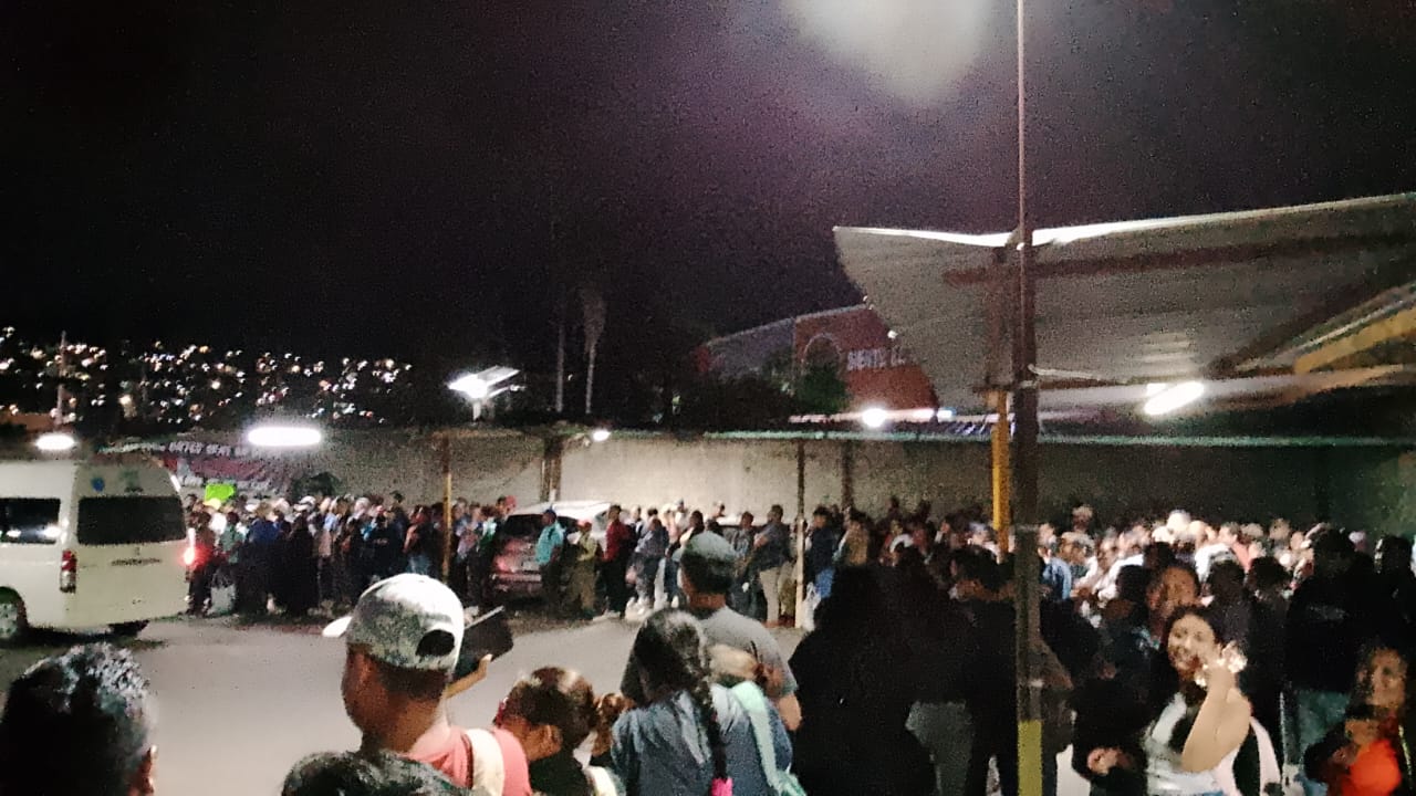 #Oaxaca de Juárez se queda sin transporte urbano por el acarreo masivo al evento de Claudia Sheinbaum en el Estadio del Tecnológico #Oaxaca de Juárez se queda sin transporte urbano por el acarreo masivo al evento de Claudia Sheinbaum en el Estadio del Tecnológico