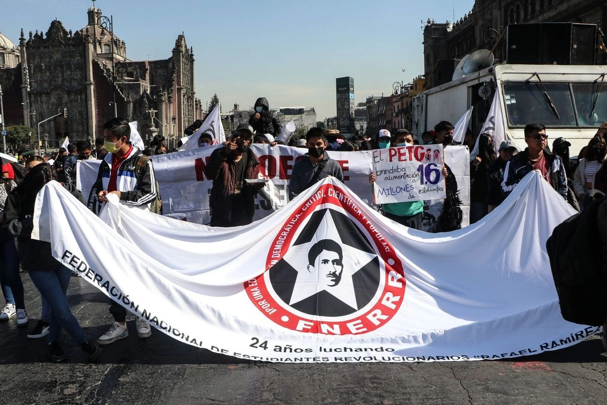 Estudiantes de #Oaxaca exigen a Claudia Sheinbaum frenar represión y recuperar albergues estudiantiles desalojados por gobierno estatal