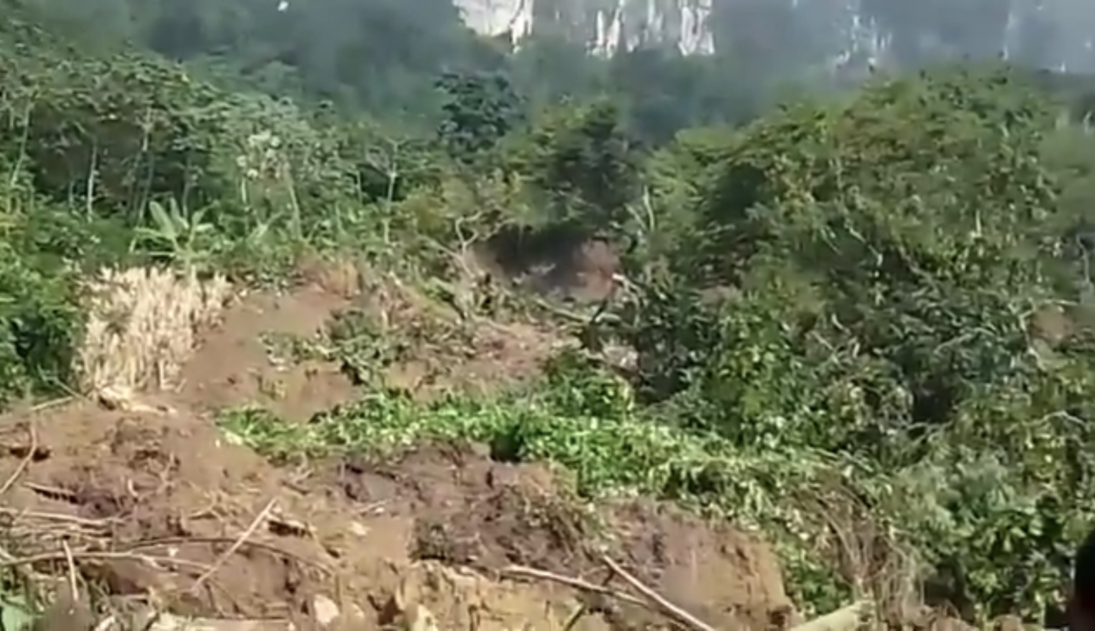 Alertan por deslizamiento de tierra en Loma San Juan, Jalapa de Diaz, #Oaxaca, por lluvias; sin víctimas ni daños Alertan por deslizamiento de tierra en Loma San Juan, Jalapa de Diaz, #Oaxaca, por lluvias; sin víctimas ni daños