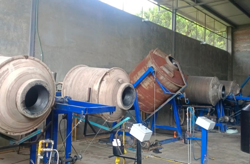 Clausura de fábrica clandestina de tinacos en Zaachila: Denuncias vecinales ignoradas exponen negligencia municipal y riesgos tóxicos Clausura de fábrica clandestina de tinacos en Zaachila: Denuncias vecinales ignoradas exponen negligencia municipal y riesgos tóxicos