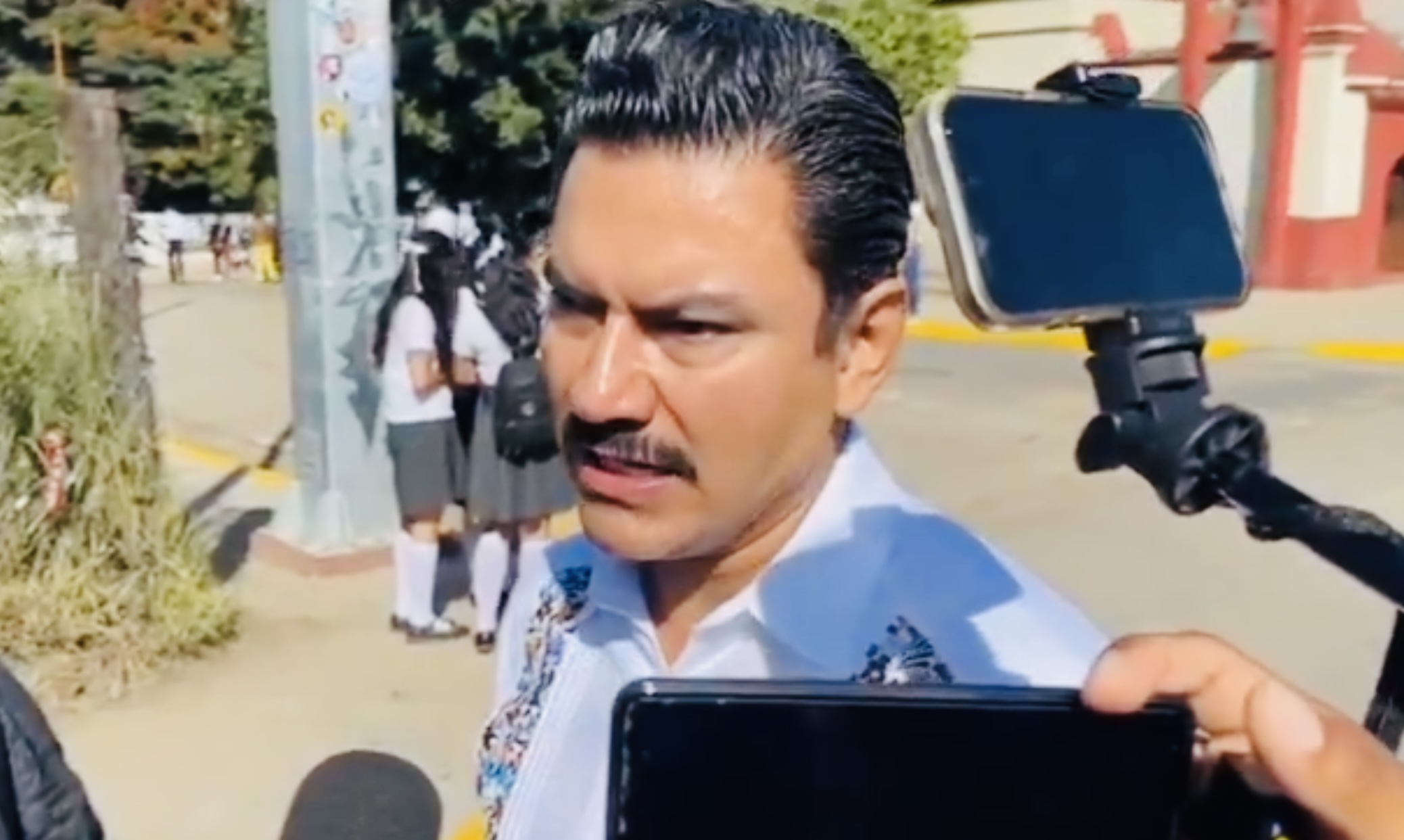 Alcalde de Oaxaca propone proyecto que costará 400 mdp pero que siete administraciones municipales terminarán pagando mil 320 mdp Alcalde de Oaxaca propone proyecto que costará 400 mdp pero que siete administraciones municipales terminarán pagando mil 320 mdp